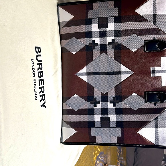 BURBERRY GEOMETRIC TOTE - Picture 4 of 4